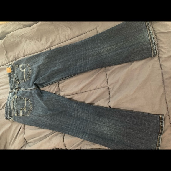 Women’s American Eagle Boyfriend Jeans - Picture 2 of 3